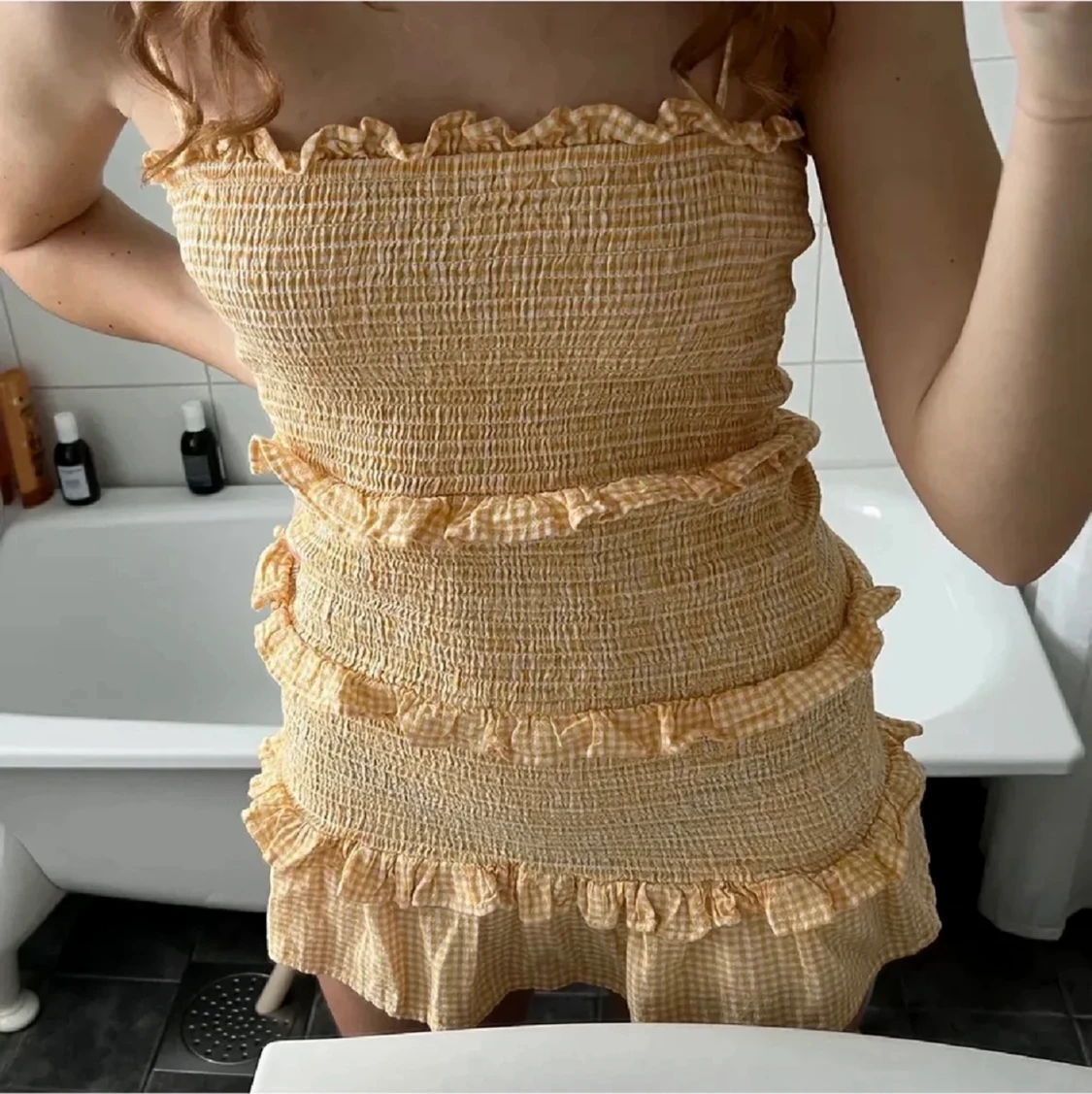 gul bershka klänning  - 90