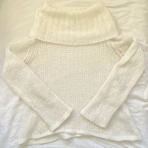 Vit fairy y2k topp - Fairycore vit stickad från lindex strl M på lapp men har krympt i tvätt så skulle mer säga XS/S. Osäker om jag vill sälja så accepterar bud från 100 kr.Köparen står för frakt. ❤️