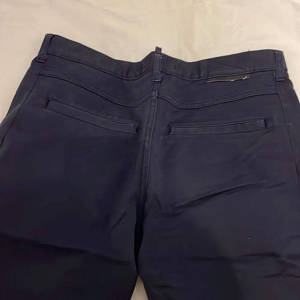 Blåa chinos från Zara skick 6/10 nypris 500kr. Jeans & Byxor.