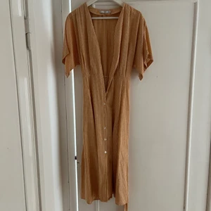 Söt sommarklänning  - Söt sommarklänning från Mango, så så fin men för loten för mig :( 