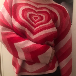 CIDER tröja storlek M 💓 - Säljer nu min fina tröja från CIDER, finns inte att köpa längre 🌸 Storlek M 🌸 superfin nu till sommaren, säljer för 250kr 💓