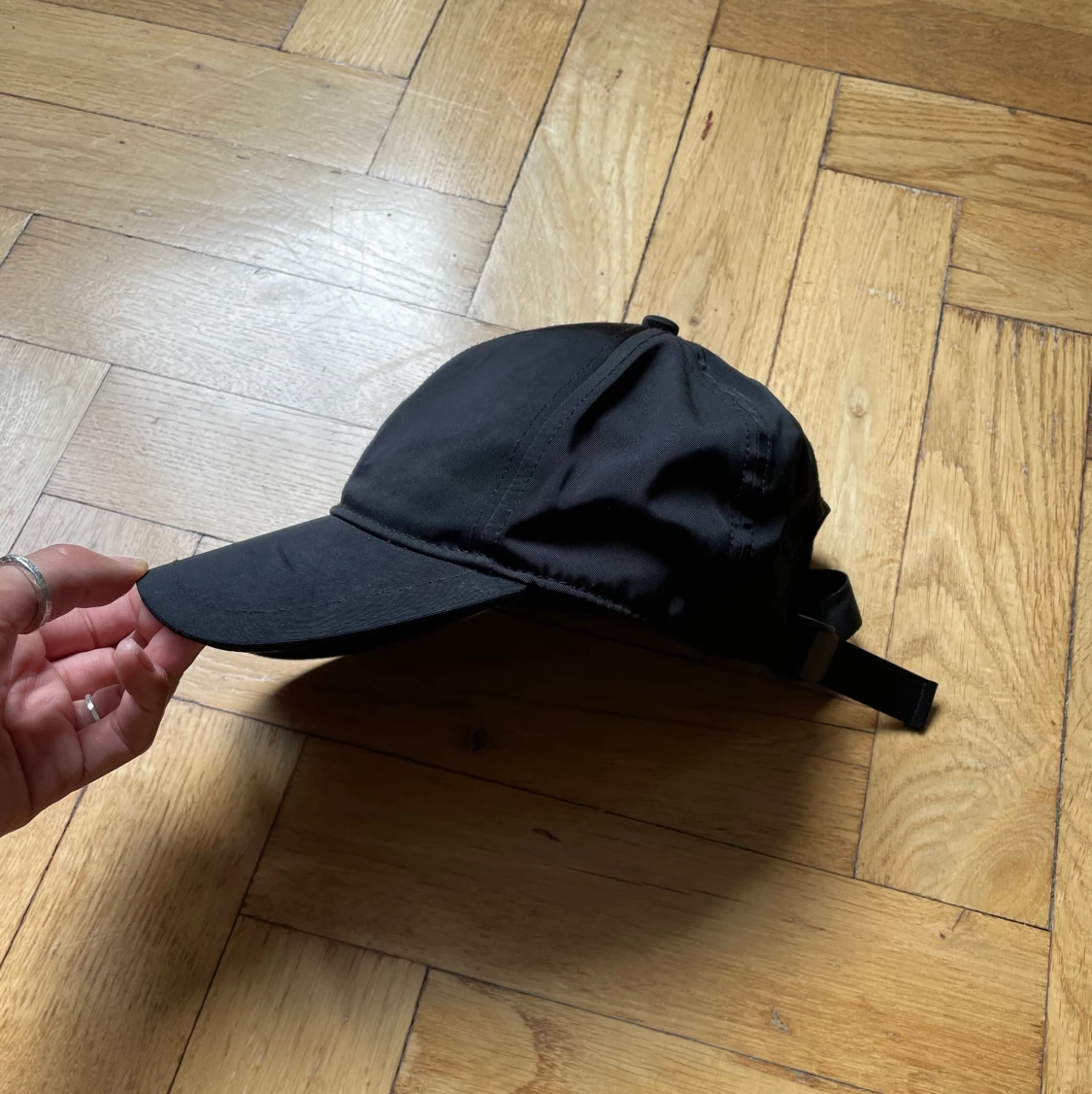 Filippa K softsport keps svart