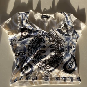 Graphic T-shirt  - Topp från mexx, storlek s, kan räknas som en crop top.