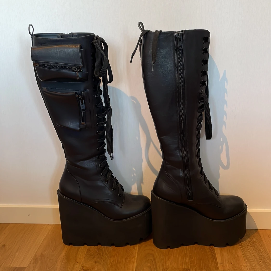 Svarta klackskor från dollskill - 90