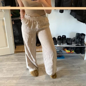Linnebyxor - Jättefina och helt oanvända linnebyxor i storlek 38, säljer de för att de är för stora för mig.