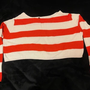 Sweater - Jätte fin delatjer tröja. Knappt använd och i bra skick 