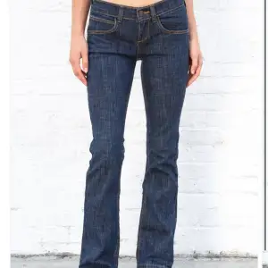 Jeans i modellen ”Annie” från brandy Melville💕