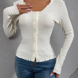 Vit top - Så fin top i vit! Superfin top till hösten.