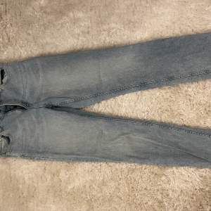 Jeans som kommer ifrån HM 