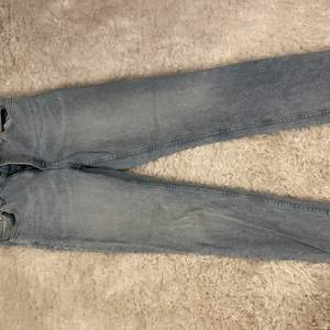 Jeans som kommer ifrån HM 