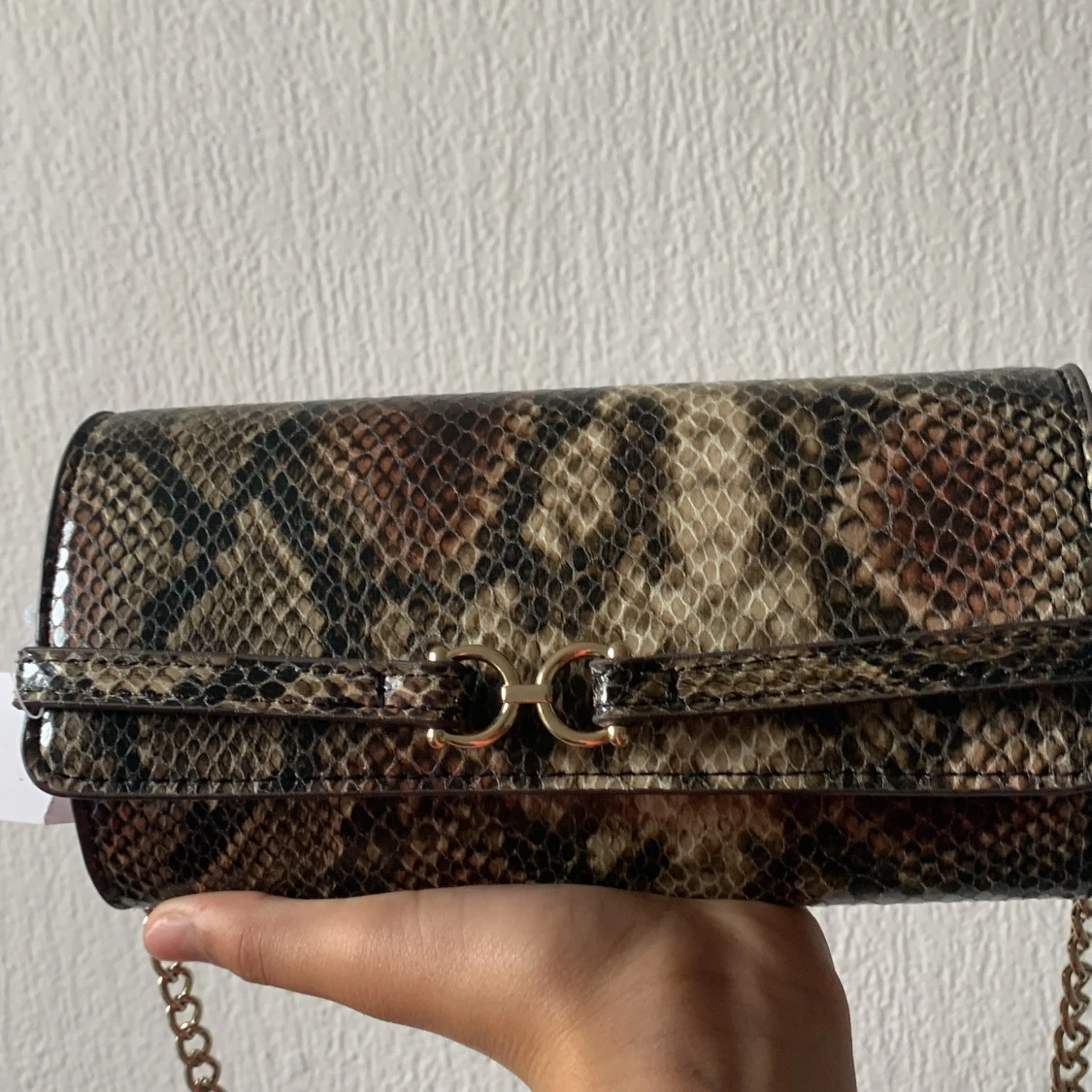 En brun guldig väska!!