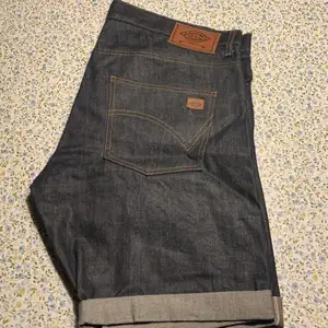 Dickies jeans som varit brallor men gjorts till shorts mycket bra skick strl 36