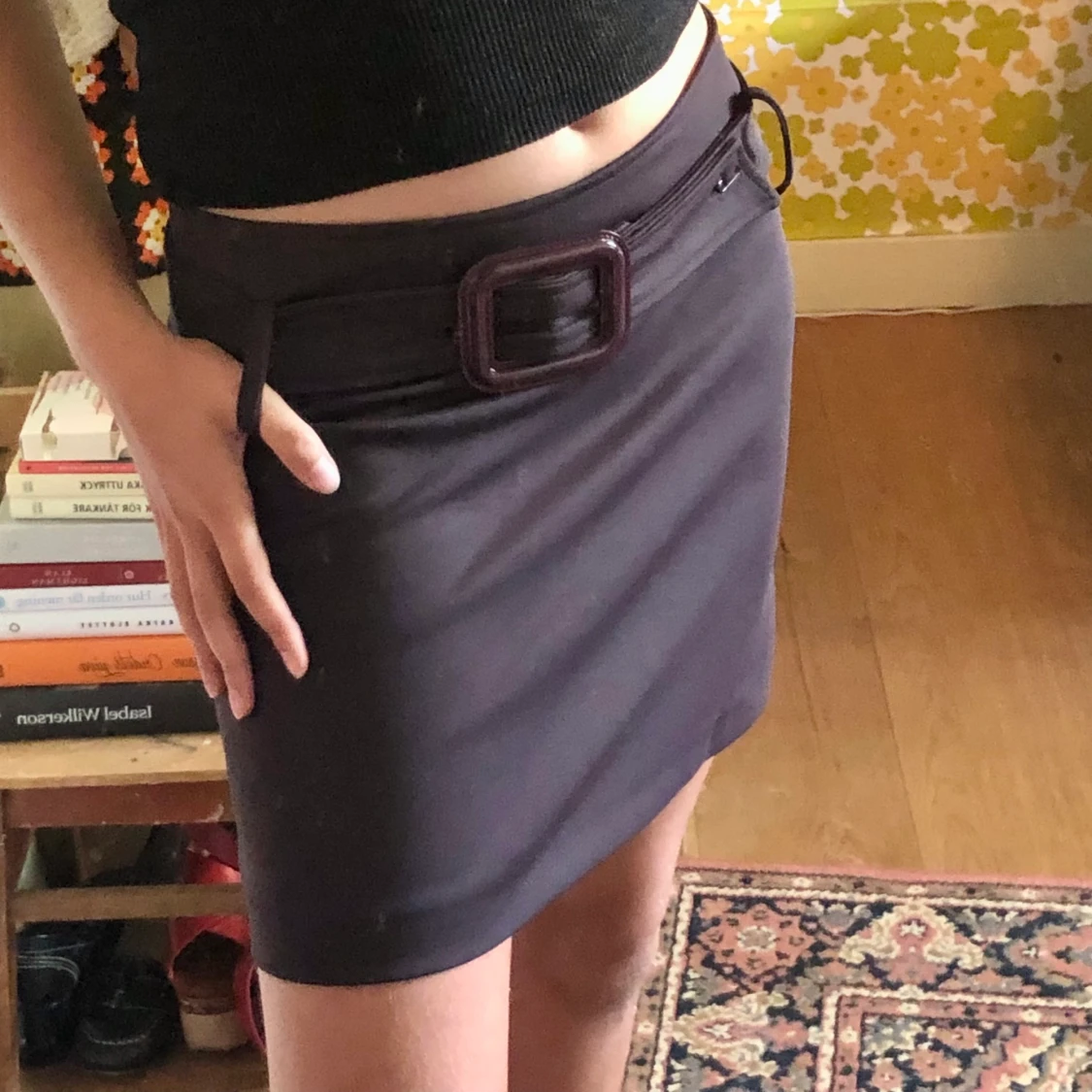 Minikjol med coolt bälte