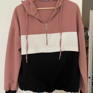 Hoodie från Zara - Almost new hoodie, size M. Worn twice.