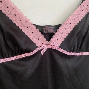 Linne från Secret Possessions - Fint linne som passar till allt. Passar perfekt till ett par jeans, kostymbyxor eller kjol🌸 (kan även fraktas)