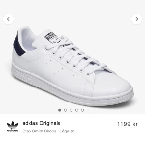 Skor -  Nästan helt oanvända en gång köpte för någon vecka sedan jag vill köpa några Nike eller jordans istället ❤️❤️ hör av dig vid intresse 