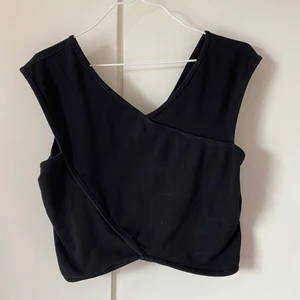 Svart linne - Svart linne ifrån bikbok, använt ca 2 gnr💕