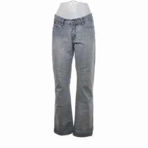 Boyfriend jeans - Så jävla snygga jeans i perfekt färg! Men dock för korta på mig som är 178cm, w33, runt 84cm i midjemått (det ska sitta lite oversized), helt nya från sellpy!😼🙌🏼