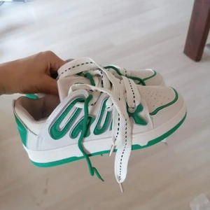 Shein skor - Snygga skor från shein som är använda 1 gång då jag upptäckte att dom va lite för små. Storlek 39 men mer som 38