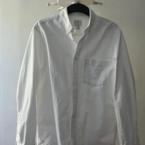 Hm oxfordskjorta - Hm Oxford skjorta - M, 50kr  Köparen står för frakten.