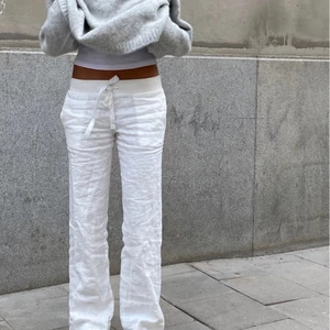 Slinnebyxor storlek XS - Alobha linnebyxor som är lite för stora för mig och darför inte kommer till användning, använda ungefär 1 gång. Har storlek XS och dom är lite för långa för mig som runt 158💕💕 nypris 600