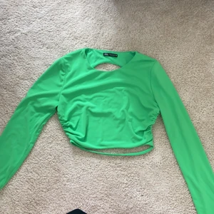 Topp från Zara - Topp från Zara, öppen i ryggen och helt oanvänd