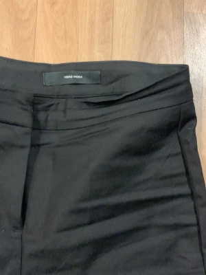 Vero Moda Utsvängda byxor  - Eftertraktade modellen Vilma. Använd 1 ggr.
