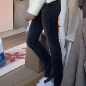 Jeans - Superduperfina jeans ifrån Mother! Köpta på nk för ca 3000kr! Som nya skriv för mer bilder