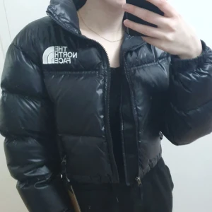 The north face jacka - The north face jacka, aldrig använd. I storlek xs. Nypris är 2800 och jag säljer den för 1300 kr. 