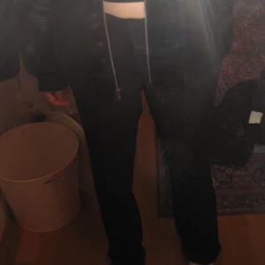 Kostym byxor - Kostym byxor från neo noir. Utsvängda/straight fit.