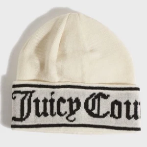 Juicy couture  - Säljer denna mössan i färgen sugar swizzle. Helt ny💕 Köparen står för frakten 😇