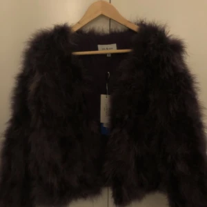 SUPER SNYGG pälsjacka!💕 - Lila/ brun oanvänd pälsjacka från Yu&Me!💕