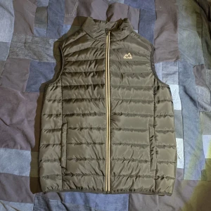 Väst - Oanvänd väst, dm vid frågor