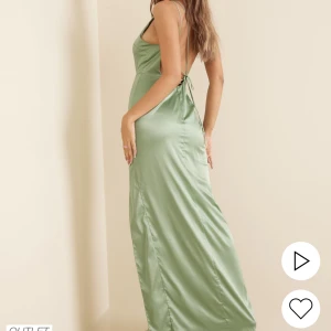 NLY långklänning  - Fin klänning, skulle passa för bal eller liknande, använd en gång, storlek 34. Köptes för 899kr säljer för 450 inklusive frakt 