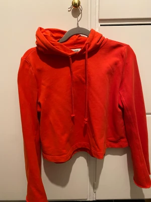 Hoodie - Röd hoodie i storlek xs