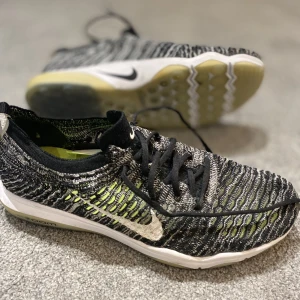 Nike träningsko - Mjuk, tunn inne gympasko. Ren och fräsch. 