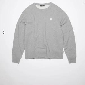 CREW NECK SWEATSHIRT - Säljer min acne sweatshirt då jag aldrig använt den och inte har någon nytta av den. Ny pris 2000kr  Köparen står för frakt. 