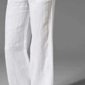 Linnebyxor storlek S - Säljer dom för att dom inte passar mig längre. Jätte fin och sköna. Säljer dom för 500kr vid snabb affär kan sänka priset. Köparen står för frakten.