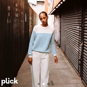 Stickad tröja - Säljer min jätte fina blårandiga tröja från zara. Köpt för ca 1 år sedan men inga defekter. Perfekt till sommaren💙