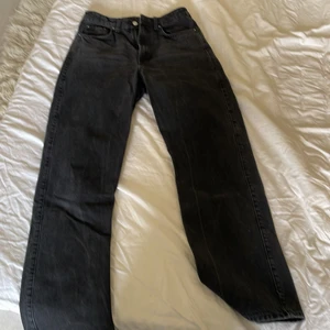 Fina Jeans💕 - Använd mycket men i väldigt fint skick! Ur sköna, och lite overzized/baggy!❤️  priset kan sänkas👍