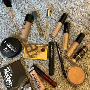Smink - Helt nytt smink, några få av grejerna är endast testade💓skriv för pris då de är lite olika beroende på grej.
