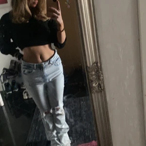 Jeans Zara - Jeans från zara med slits använda ca 2gånger 