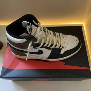 JORDAN 1 mochas - Säljer mina jordan 1s mocha. De är använda fåtal gånger, cond 9/10.