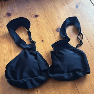 Bikini överdel strl S  - Jättefin bikini överdel strl S från shein. Älskade den men den va tyvärr gränsfall förliten så har beställt i en större storlek:) köpte den för 90kr så säljer för halva priset (45kr) plus frakt (51kr)  endast testad 1 gång!! 