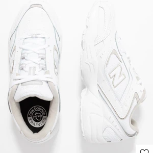 New Balance - Säljer mina new balance, har använt dom vid ca 5 tillfällen! Skriv om du vill ha egna bilder! 600kr INK frakt 🤍