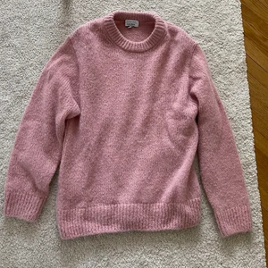 Stickad tröja - Stickad tröja från Stories. Aldrig använd