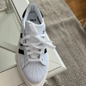 adidas Superstar Platform Beyonce Ivy Pa - Skor från Beyonces Adidas kollektion. Endast använda en gång!