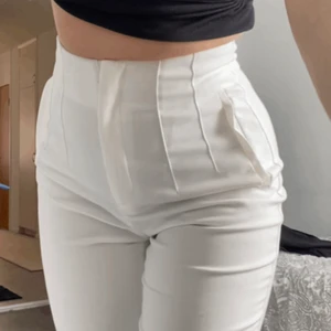 Zara kostymbyxor  - Oanvända vita kostymbyxor i storlek M