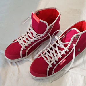 Björn Borg sneakers  - Björn Borg sneakers i rosa strl 38 mycket bra skick. Säljes för 100 kr
