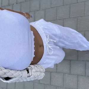 Linnebyxor  - SKITSNYGGA linnebyxor!! Köpte de från plick men de va för stora för mig så säljer dem vidare🤍(lånade bilder) 